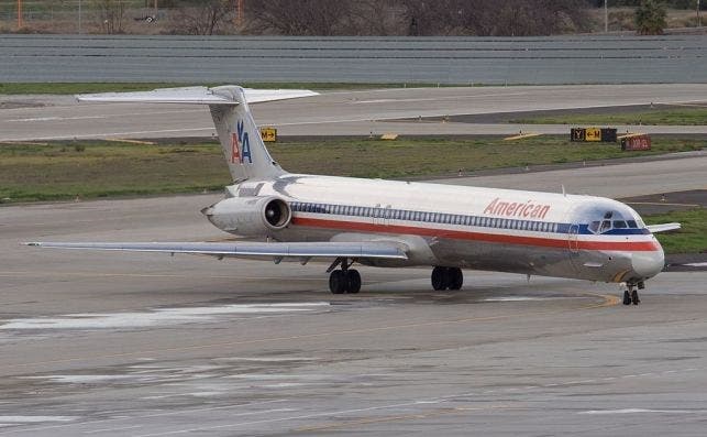 American Airlines contaba aÃºn con 28 aviones del tipo MD-80 en su flota. Foto: Wikipedia.