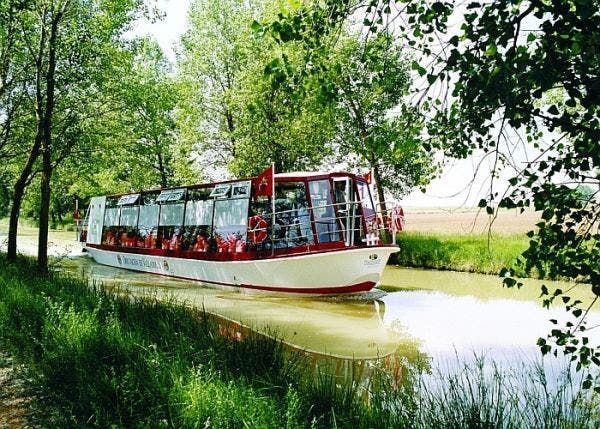 NavegacioÌn Canal de Castilla. Foto Destino Divino.