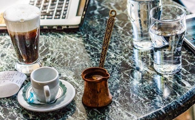 No dejes de tomar un cafÃ© en sus callejuelas. Foto Diego Herranz.