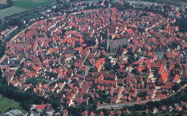 NoÌˆrdlingen vista aerea Foto Turismo de Bavaria