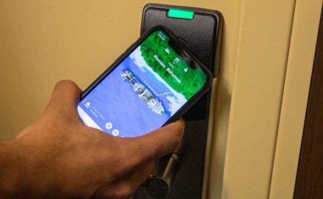 La app permite abrir las puertas del camarote. Foto: Royal Caribbean.