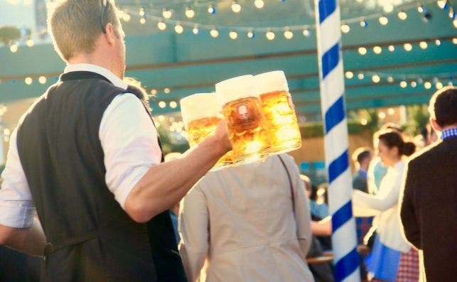 oktoberfest munich waiter beer measure 688932