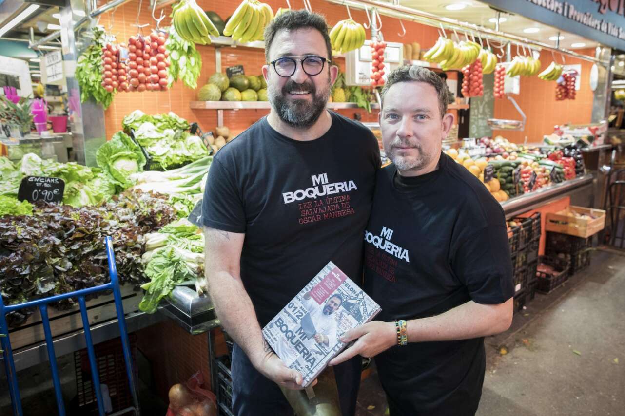 Oscar Manresa y su amigo el chef Albert Adria, quien escribiÃ³ el prÃ³logo del libro sobre La BoquerÃ­a.