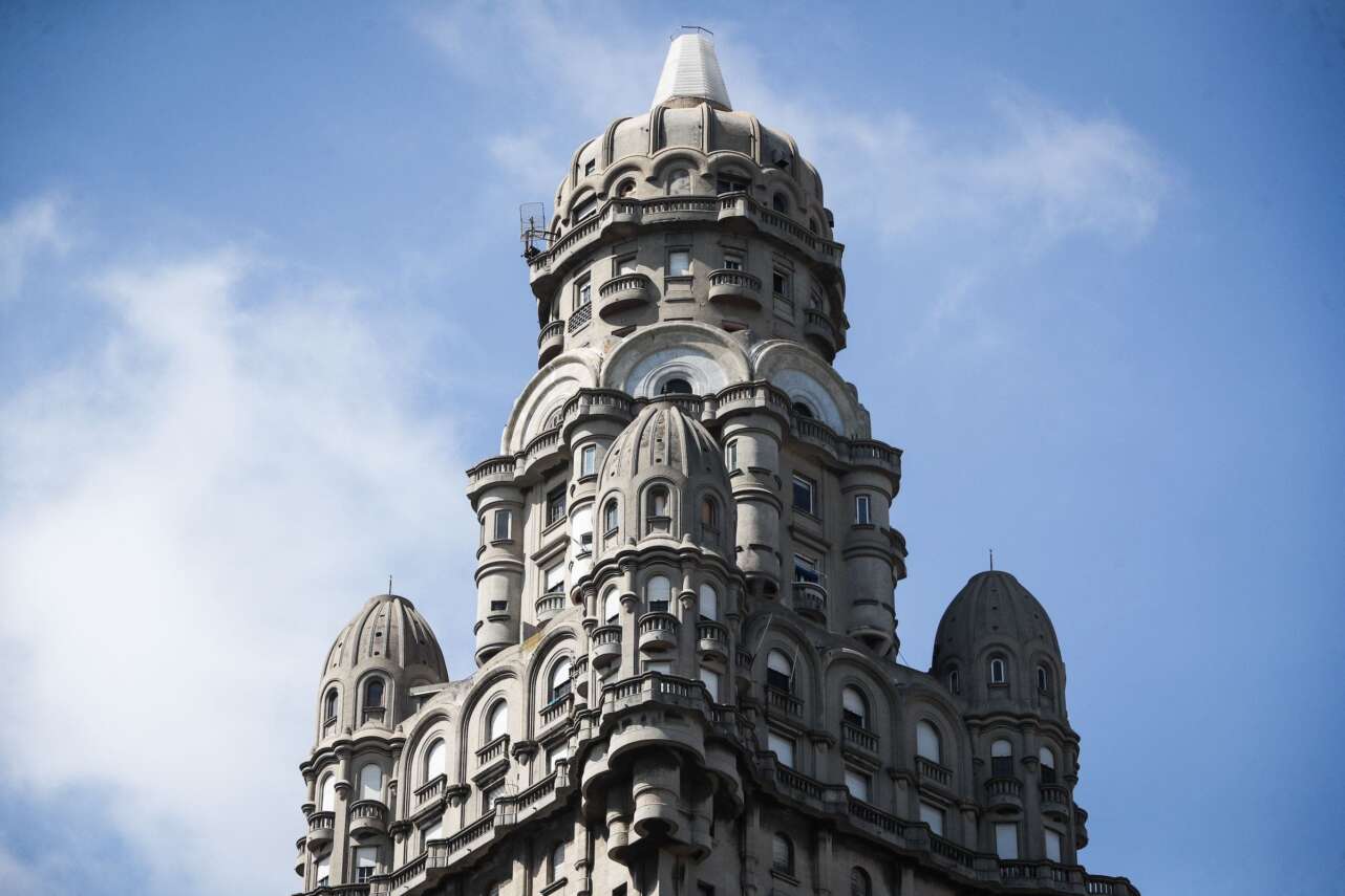 Palacio Salvo, inaugurado en 1928 y que considerada la torre maÌs alta de LatinoameÌrica hasta 1935. Foto EFE