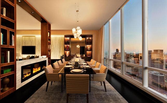 La suite incluye cocinero personal y salÃ³n con mesa para 12. Foto: Hyatt New York