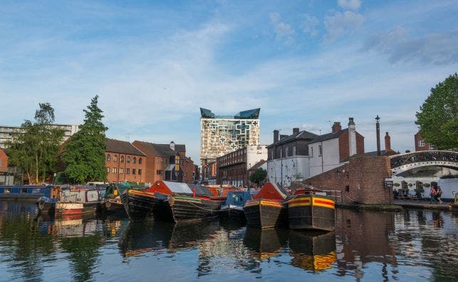 Pasear por sus canales es una excelente forma de conocer la ciudad. Foto VisitBritain.