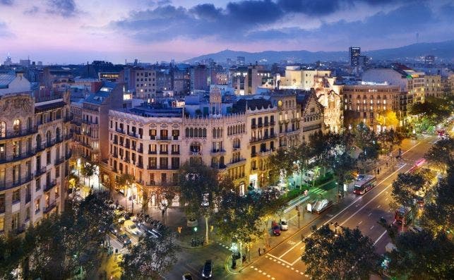 El Paseo de GrÃ cia es el paseo de compras de lujo mÃ¡s importante de EspaÃ±a.