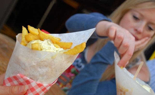 Patatas fritas con mayonesa. Foto Emmanuel Mathez