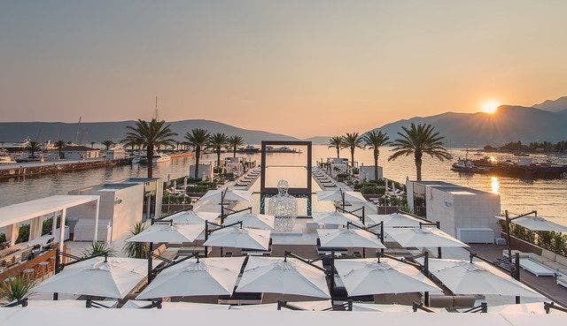 piscina porto montenegro