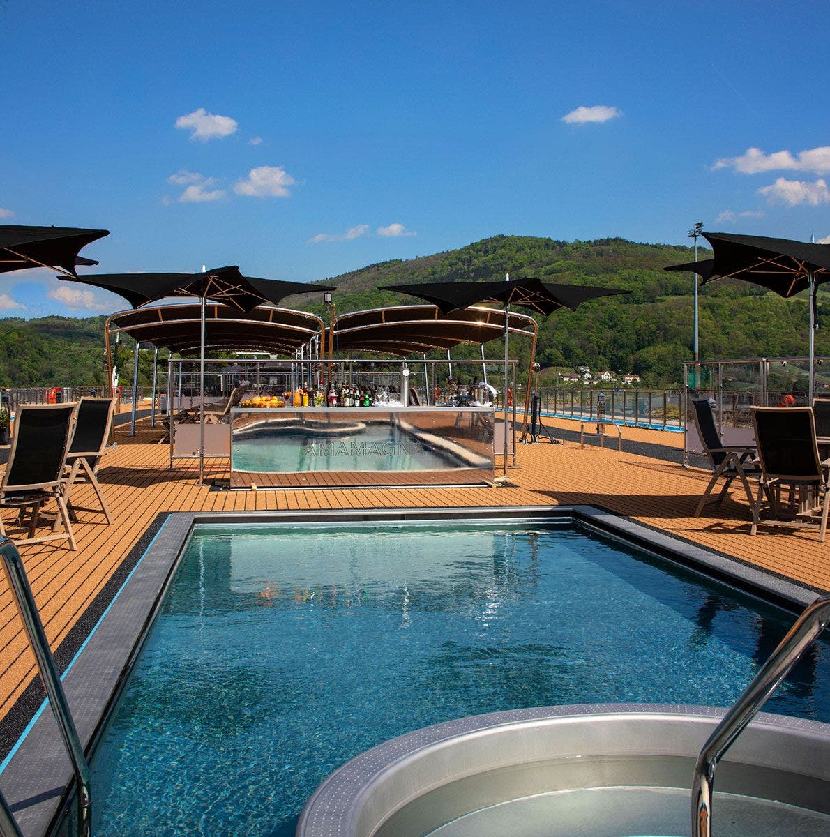 Piscina Sky Bar AmaMagna. Foto Amawaterways.