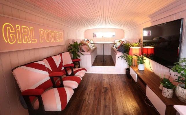 Planta inferior del Spice Bus. Foto Airbnb.