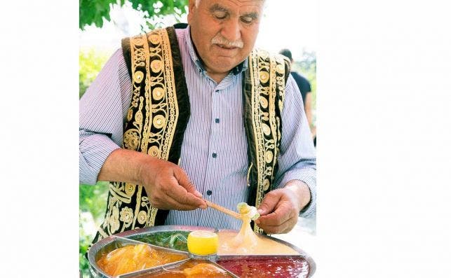 DegustaciÃ³n de platos tradicionales. Foto Anete Fleck