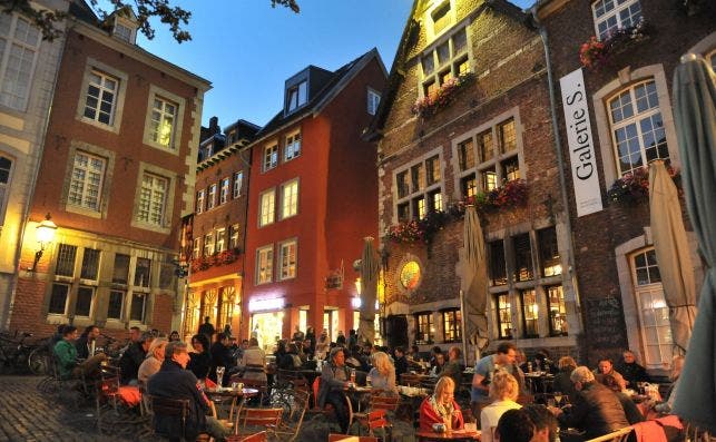 Plaza Hof ambiente nocturno. Foto Bernd SchroÌˆder Turismo de AquisgraÌn.