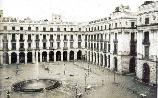 La Plaza Real en 1874. Foto: Joan MartÃ­.