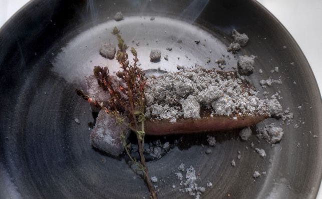 Pluma ibeÌrica, cenizas de cebolla y ascuas de membrillo