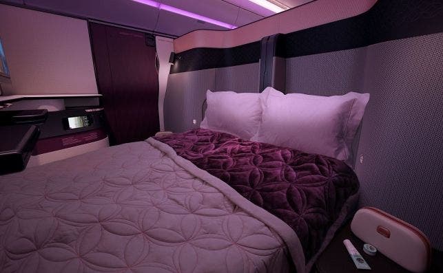 Qsuite de Qatar Airways cuenta con una cama doble.
