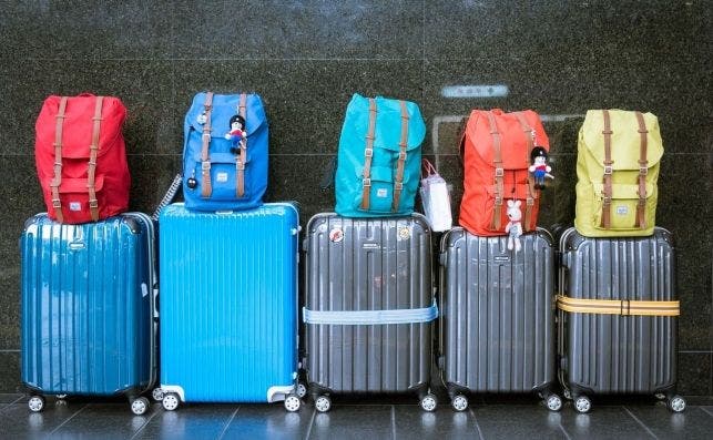 Recorrer una ciudad cargando con las maletas no es la mejor manera de explorarla. Foto Pixabay.