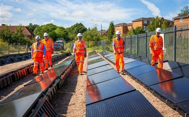 La planta de energÃ­a solar ya se ha conectado al ferrocarril. Foto 10:10.