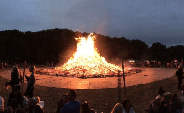 Hoguera de SanktHans en Odense, Dinamarca