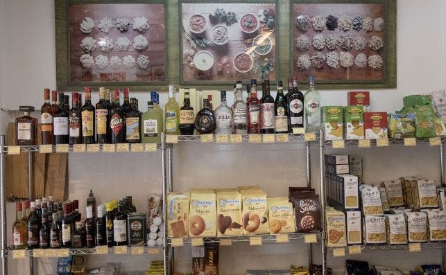 SeleccioÌn de productos en Il Pastaio. Foto Daniel HernaÌndez.