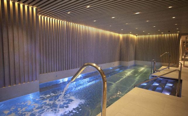El spa cuenta con una piscina de agua climatizada. Foto: JP Chuet.