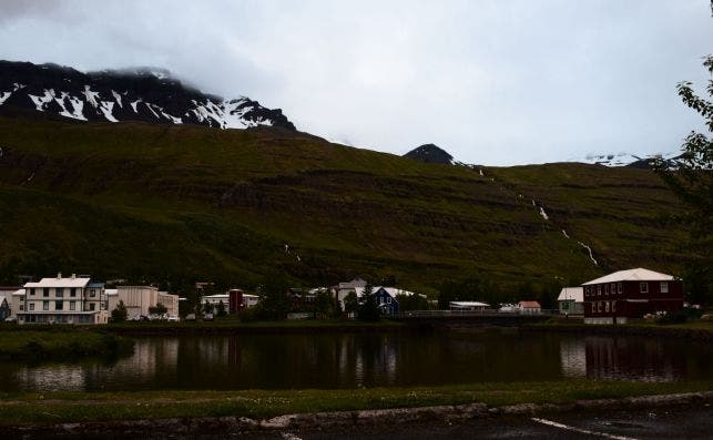 Vista de SeydisfjÃ¶rdur, en el este de Islandia. / Paula Arandia