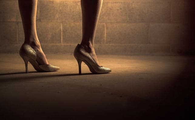 shoe girl woman floor feet leg 745664 pxhere.com