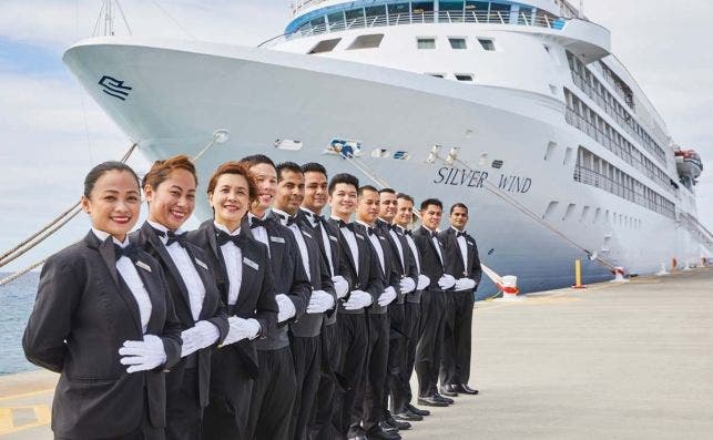 Los tripulantes del crucero estÃ¡n al servicio del pasajero. Pero hay que tratarlos con respeto y educaciÃ³n. Foto: Silversea.