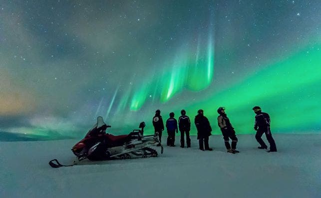 El capitÃ¡n del barco te avisarÃ¡ cuando haya una aurora. Foto Rjan Bertelsen | Hurtigruten.