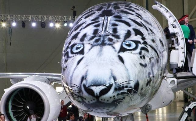 Air Astana transformÃ³ sus E-190 en gigantescos leopardos de las nieves, para alertar de su peligro de extinciÃ³n.