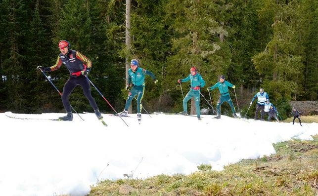 Snowfarming Herbst Langlauf Training Gruppe SchneeÂ©MarcelGiger
