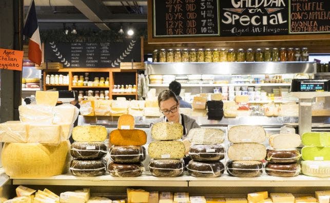 Venta de quesos en el mercado de St Lawrence. Foto: Turismo de Toronto