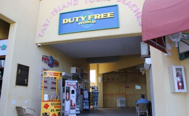 St Maarten Duty Free World (8623245225)