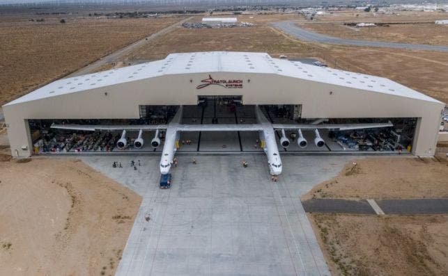 El Stratolaunch tiene una envergadura de 117 metros. Foto: Stratolaunch