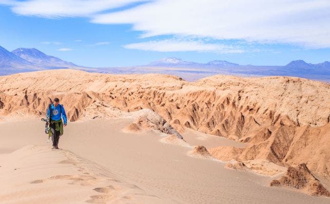 Surf en las dunas en San Pedro de Atacama. Foto Sernatur