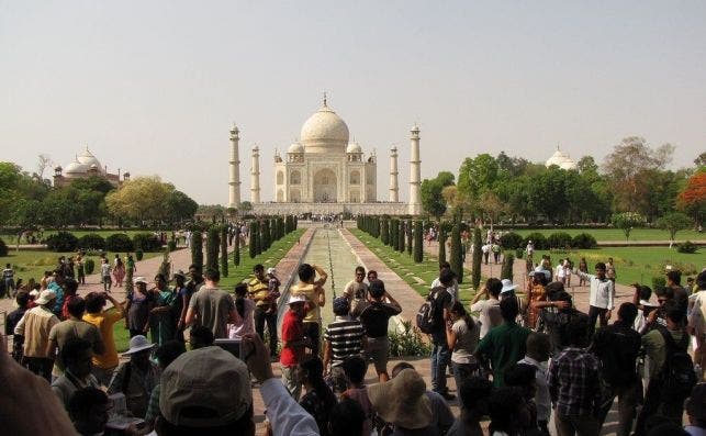 El Taj Mahal es visitado por ocho millones de personas cada aÃ±o. Foto: Unsplash.