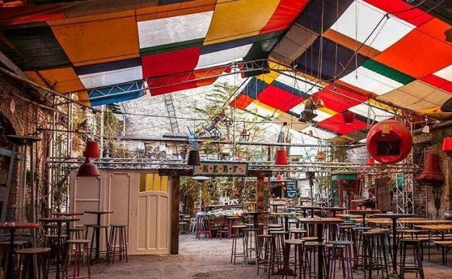 Techo Mondrian Foto Szimpla Kert   Flickr