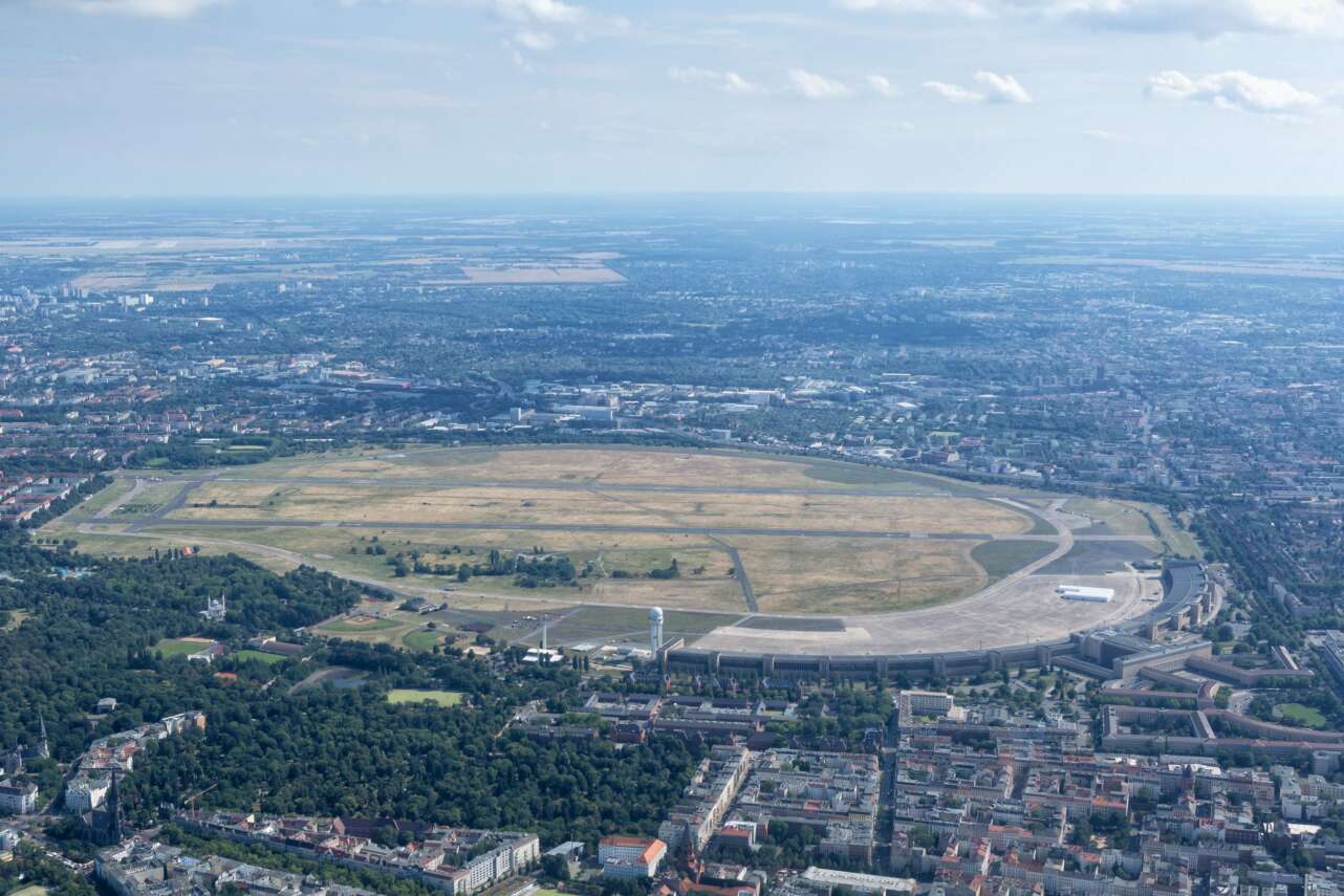 El Aeropuerto BerlÃ­n Tempelhof, cerrado en 2008, es ahora el parque mÃ¡s grande de la ciudad