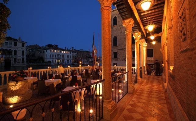 Terraza sobre el Gran Canal. Foto Palazzo Stern.