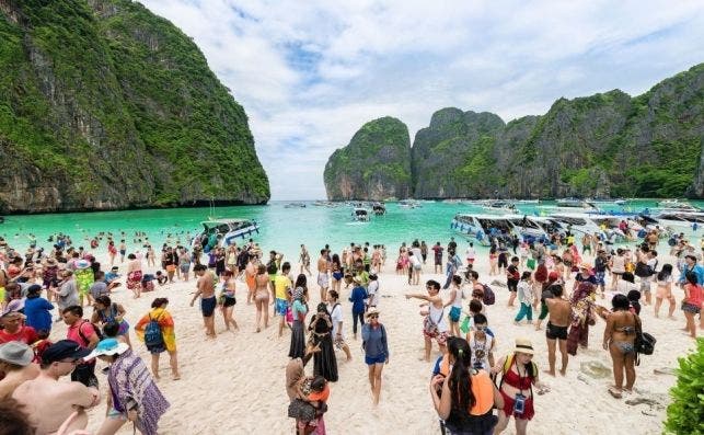 La alta presiÃ³n turÃ­stica llevÃ³ al gobierno de Tailandia a prohibir las visitas a la playa de Maya Bay.