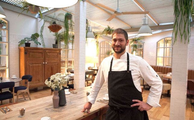 El chef Olly Melhuish, a cargo de la cocina de The Greenhouse. Foto: JP Chuet-MissÃ©