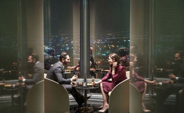 the lounge burj khalifa couples 15 970x597