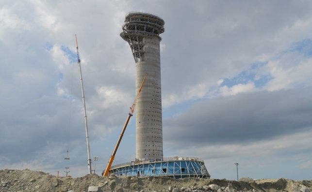 Obras de la torre control del nuevo aeropuerto de Estambul