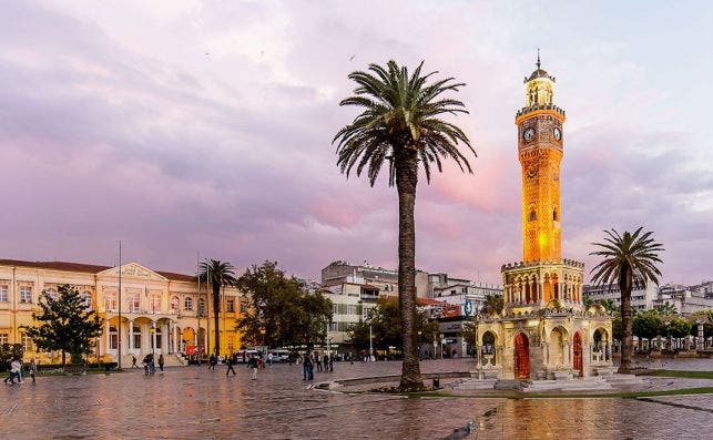 Torre del reloj en Izmir Foto Turkish Airlines