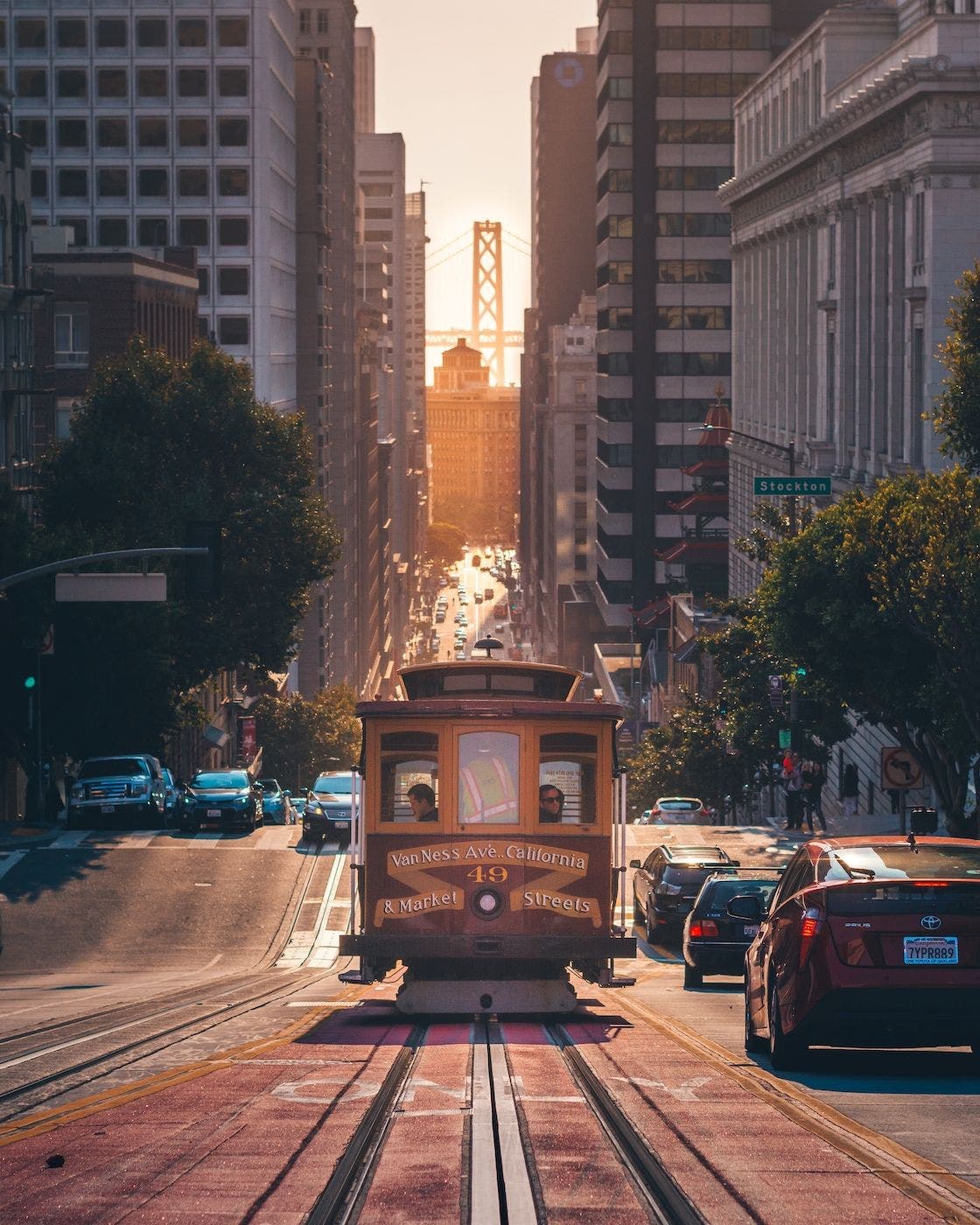 TranviÌa en San Francisco. Foto Amogh Manjunath Unsplash