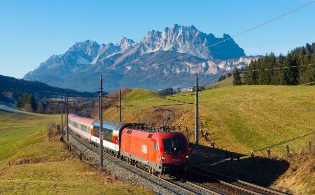 Tren Transalpino a la altura de Fieberbrunn