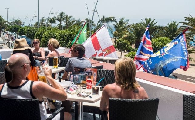 Turistas britanicos en Lanzarote. Foto EFE.