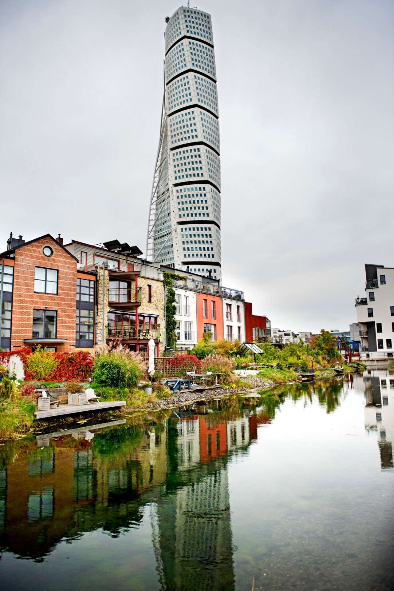 Turning Torso, disenÌƒado por Calatrava, domina desde las alturas Western Harbour. Foto: Aline Lessner | VisitSweden.