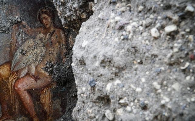 Un fresco de Leda y el cisne restaurado en Pompeya. Foto EFE.