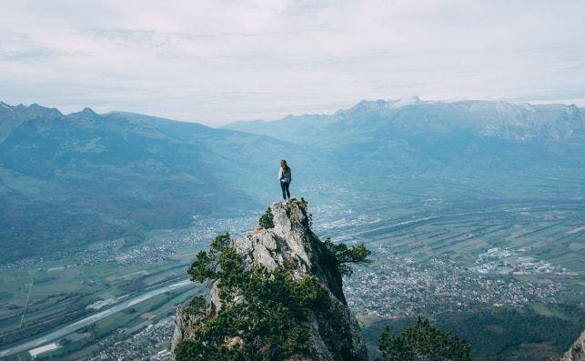 Un solo sendero para conocer Liechtenstein... andando. Foto: Oliver Schwendener | Unsplash.